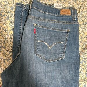Like new condition Levis size 16